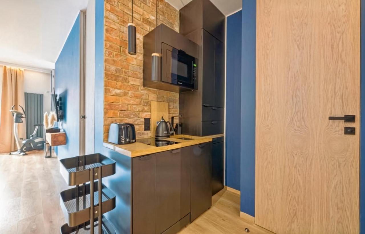 Riverview Waterline & Pool Apartment