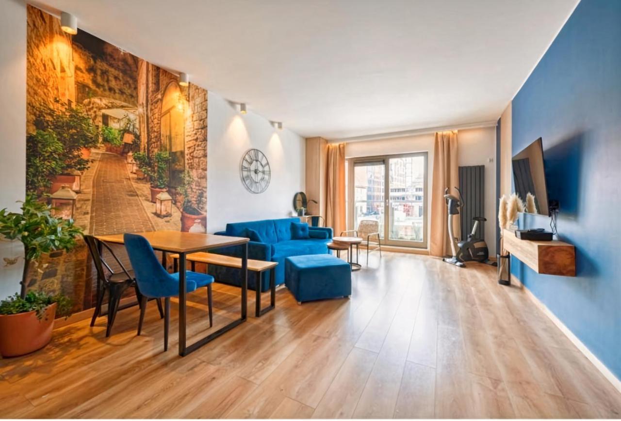 Riverview Waterline & Pool Apartment *